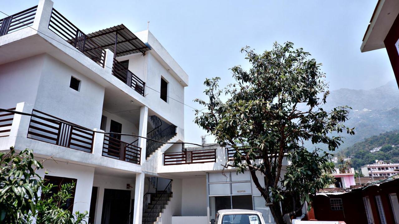 Saatvik Homestay カトラ エクステリア 写真