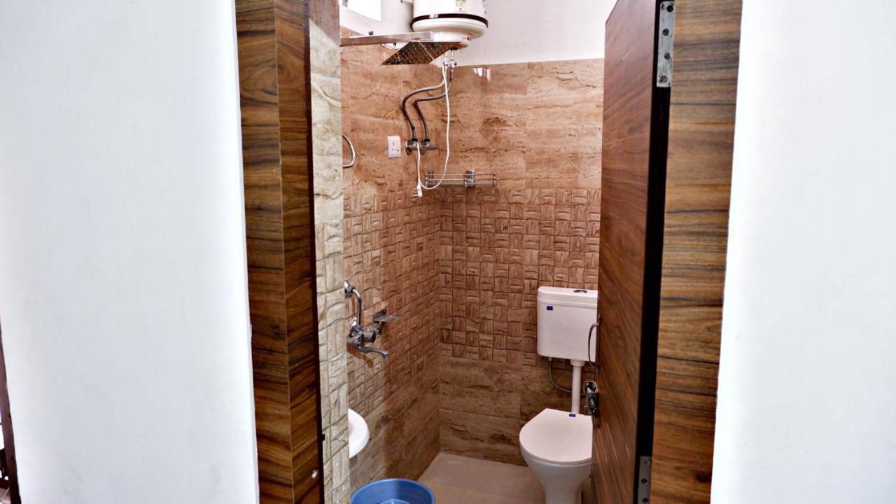 Saatvik Homestay カトラ エクステリア 写真