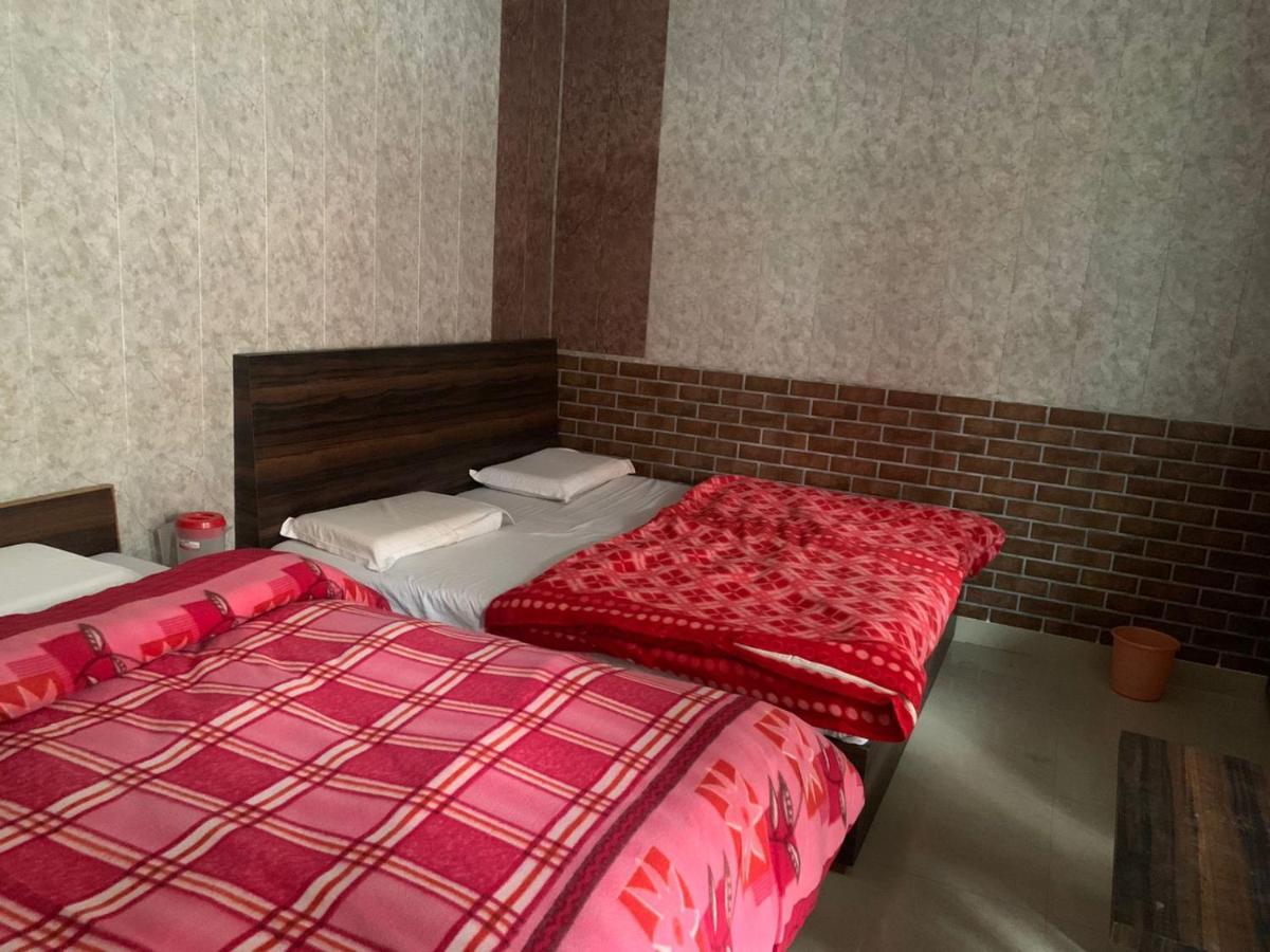 Saatvik Homestay カトラ エクステリア 写真