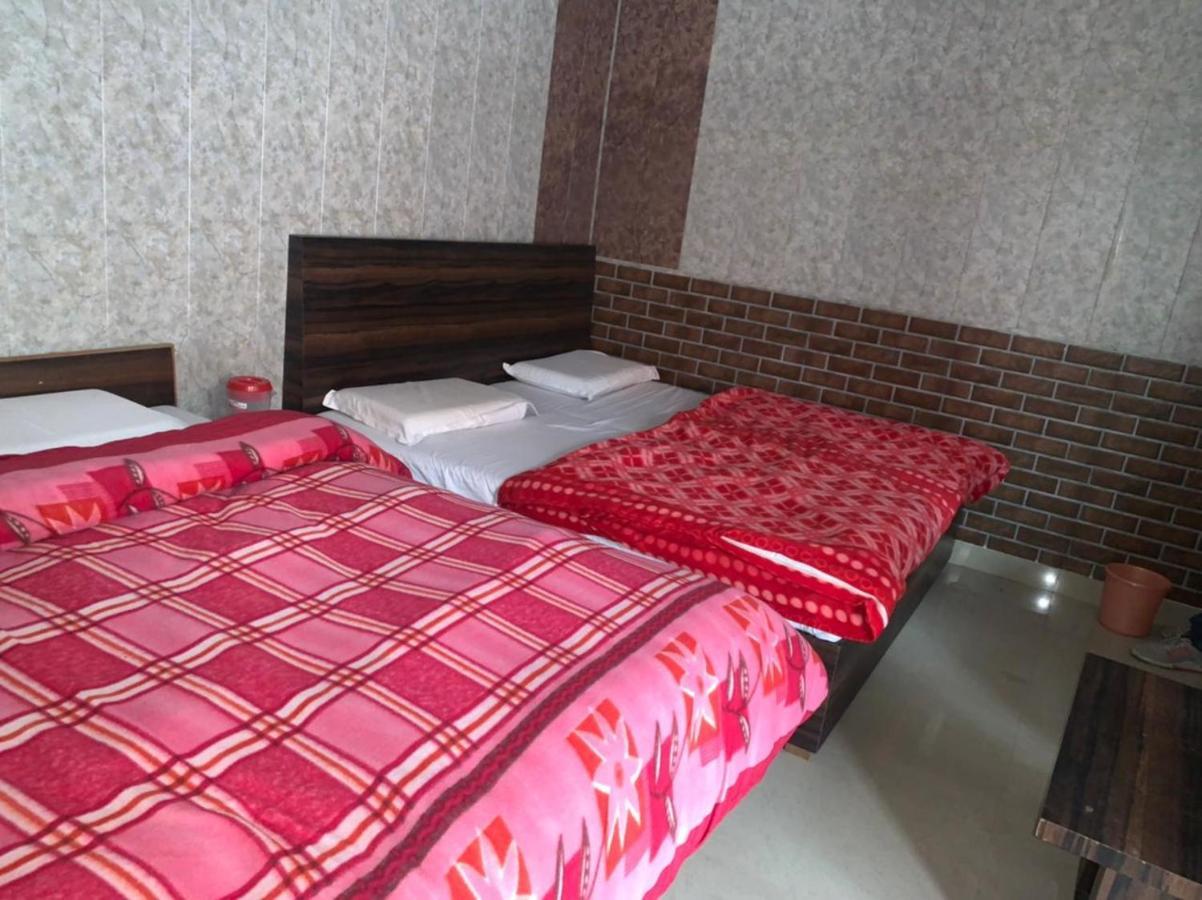 Saatvik Homestay カトラ エクステリア 写真