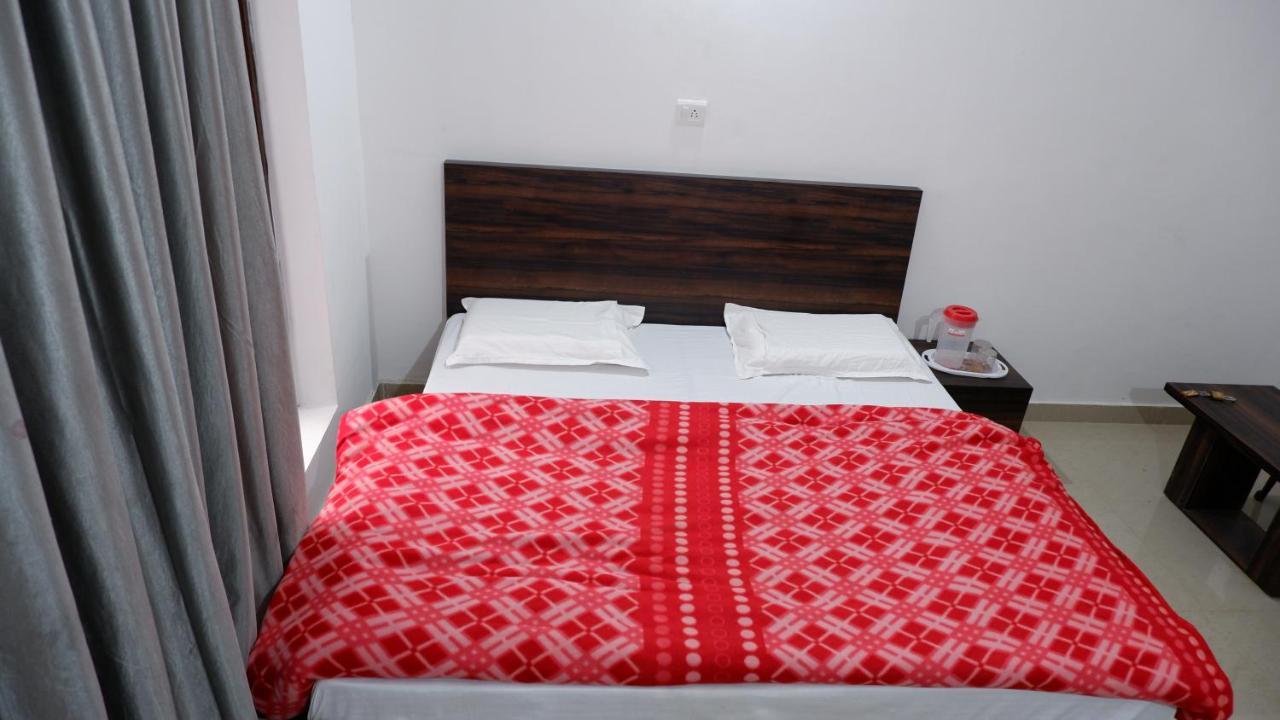Saatvik Homestay カトラ エクステリア 写真