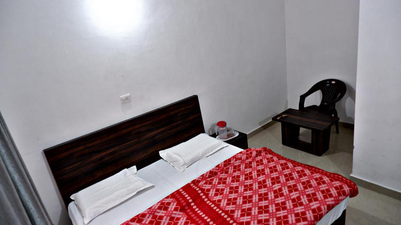 Saatvik Homestay カトラ エクステリア 写真