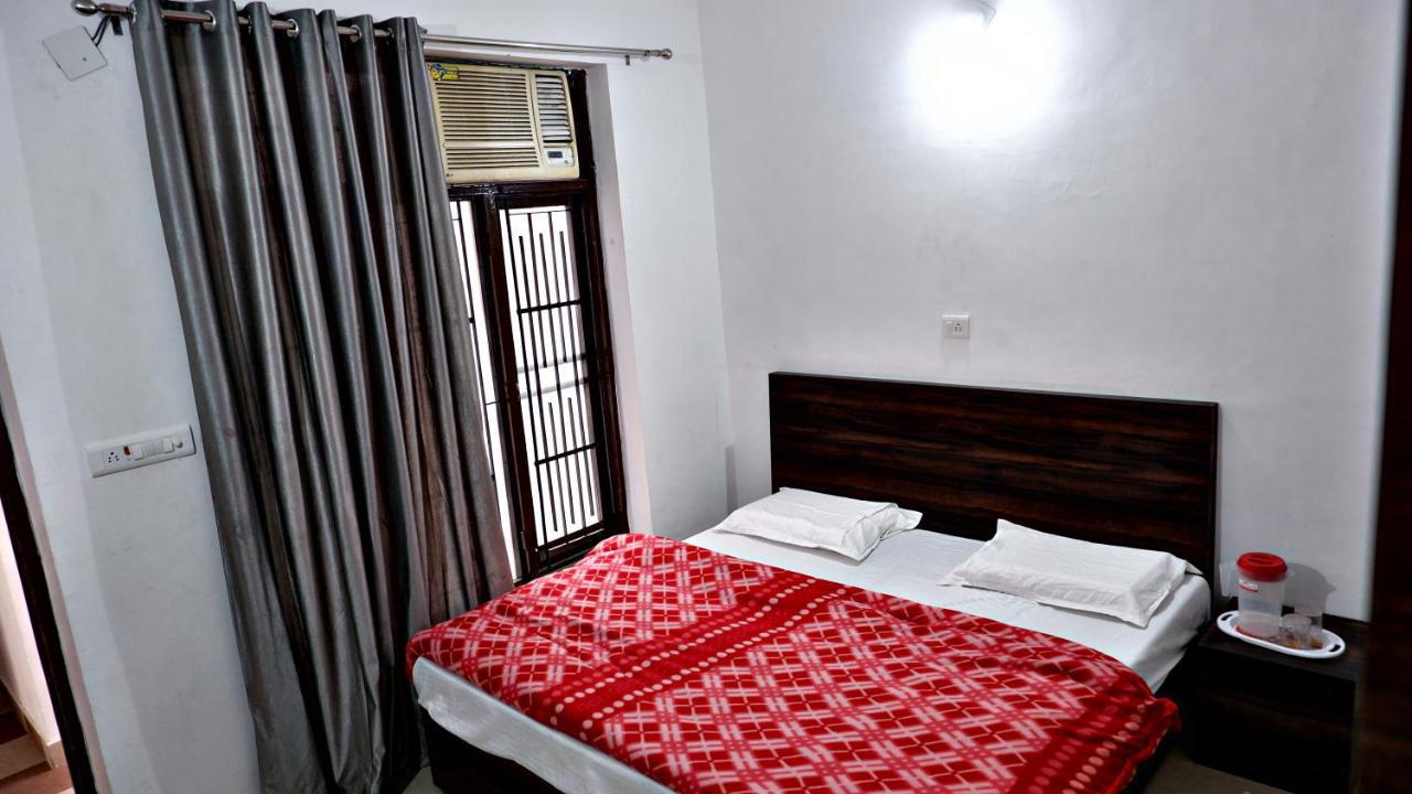 Saatvik Homestay カトラ エクステリア 写真