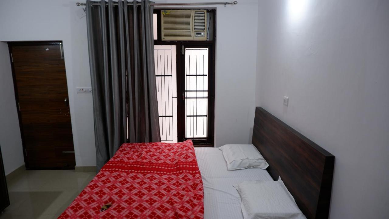 Saatvik Homestay カトラ エクステリア 写真