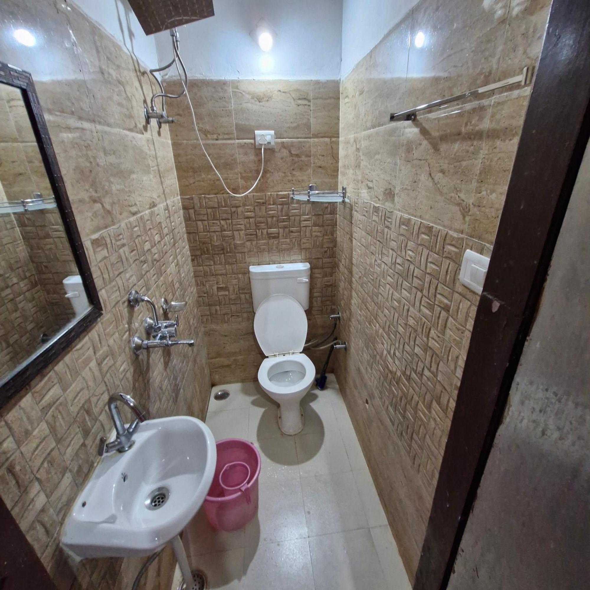 Saatvik Homestay カトラ 部屋 写真