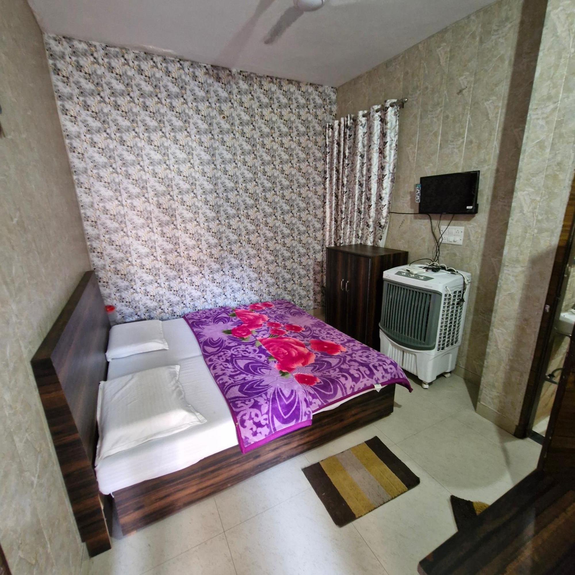 Saatvik Homestay カトラ エクステリア 写真