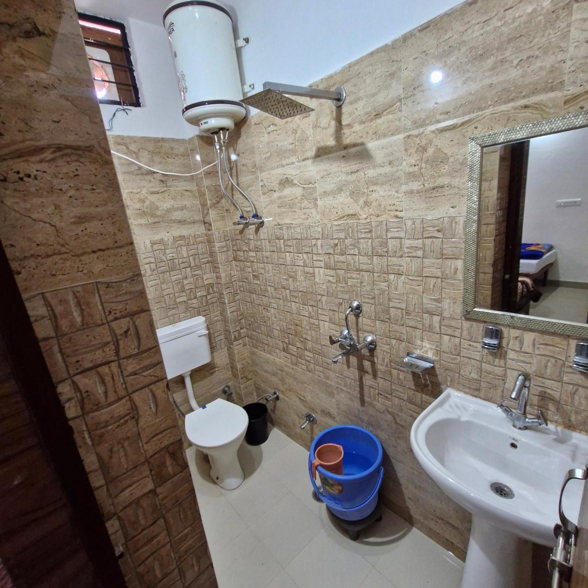 Saatvik Homestay カトラ エクステリア 写真