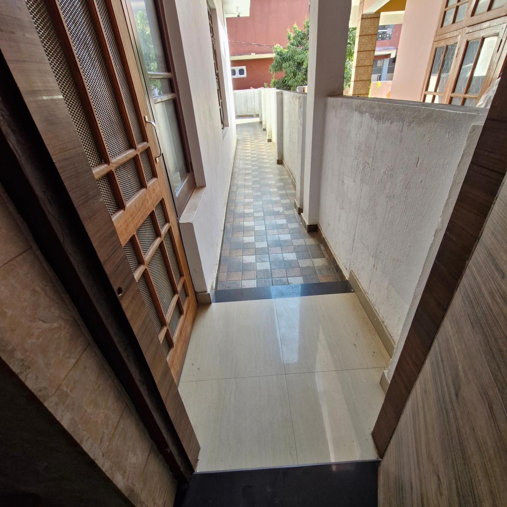 Saatvik Homestay カトラ エクステリア 写真