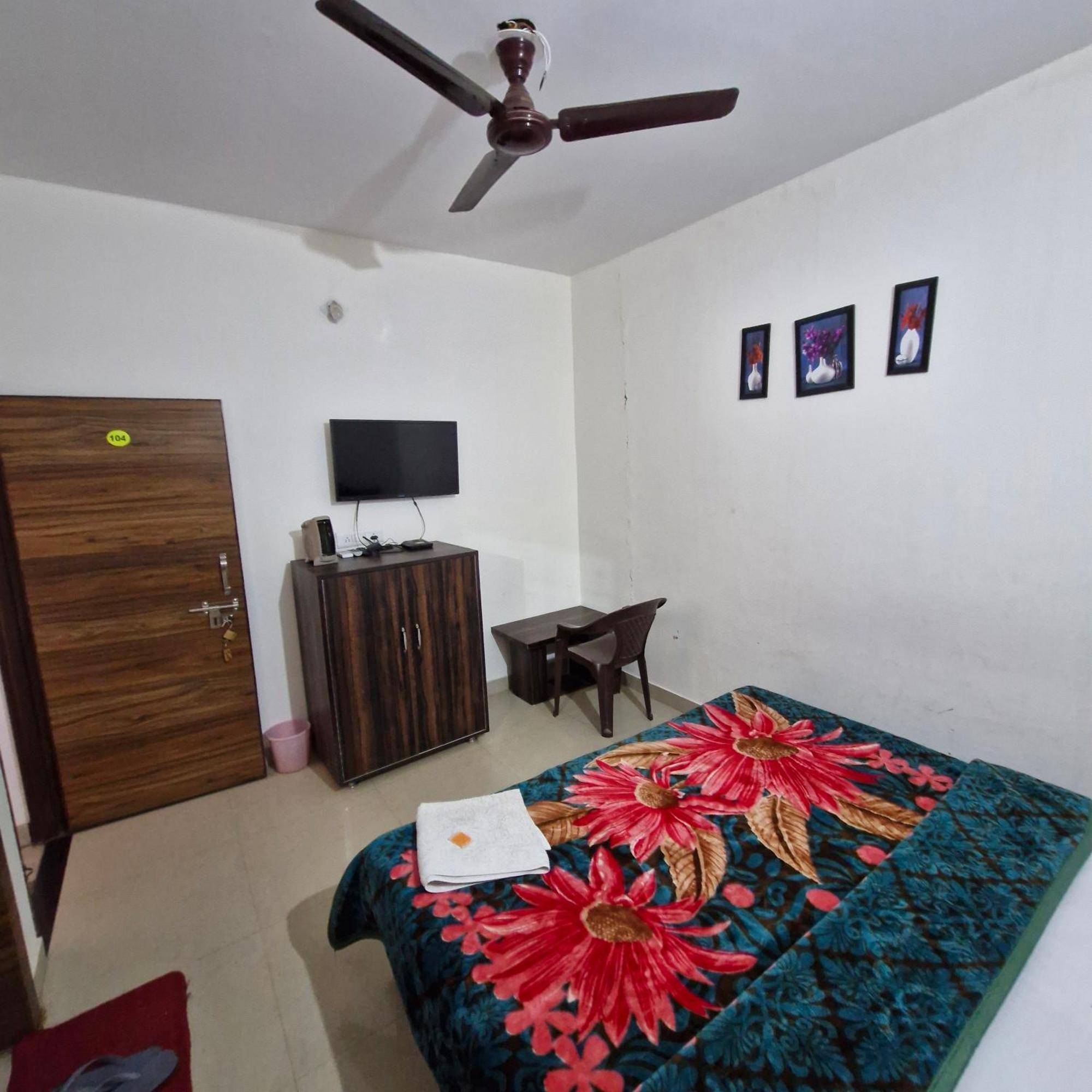 Saatvik Homestay カトラ 部屋 写真