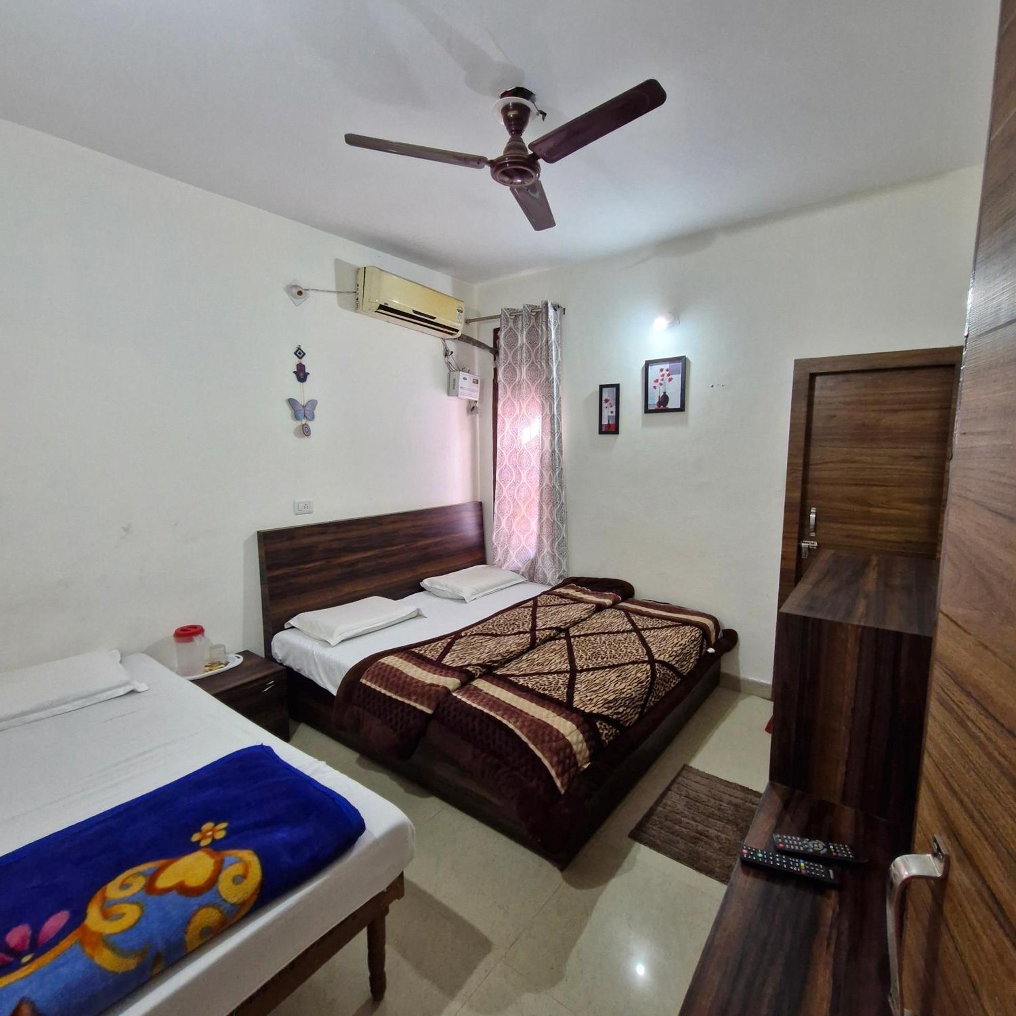 Saatvik Homestay カトラ エクステリア 写真