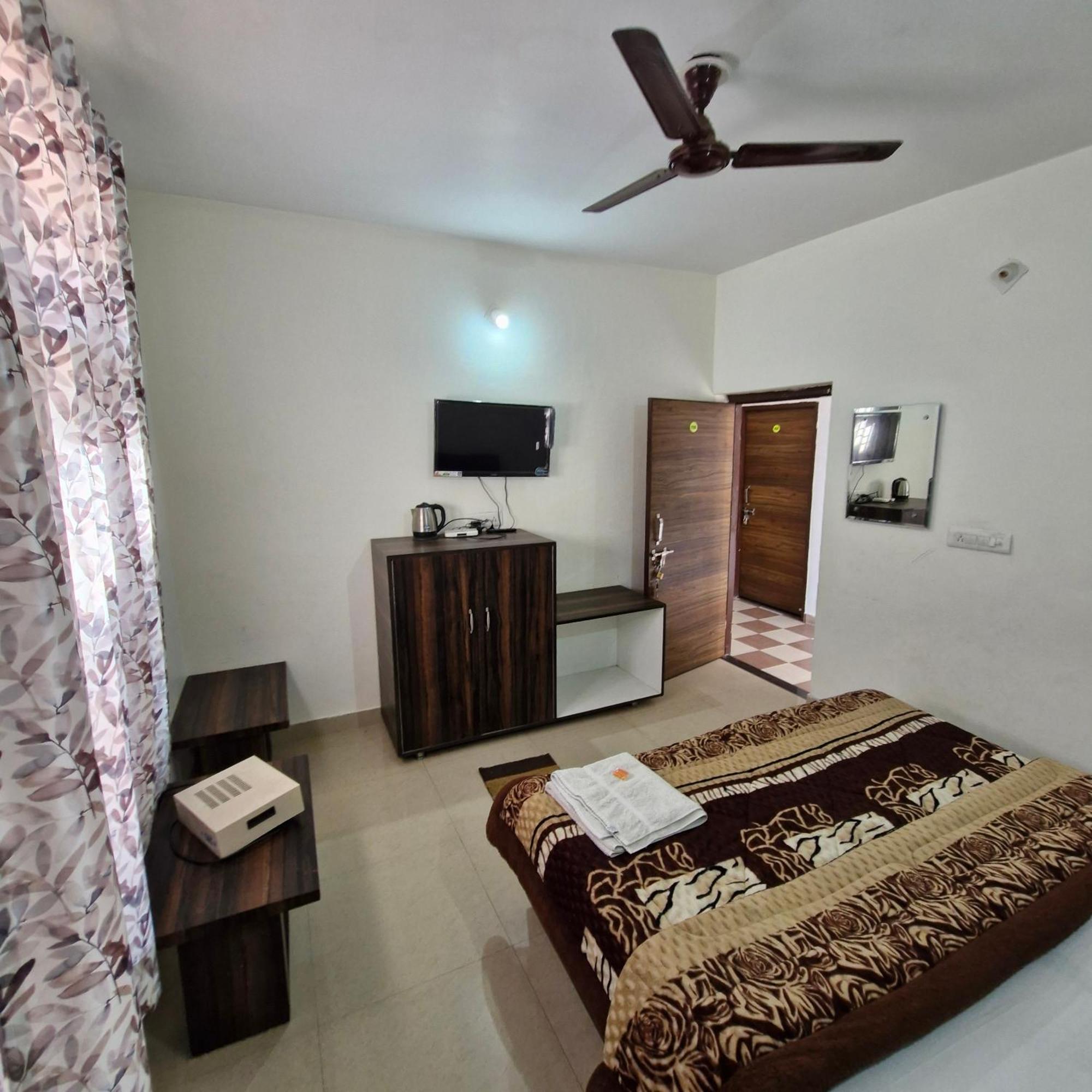Saatvik Homestay カトラ 部屋 写真