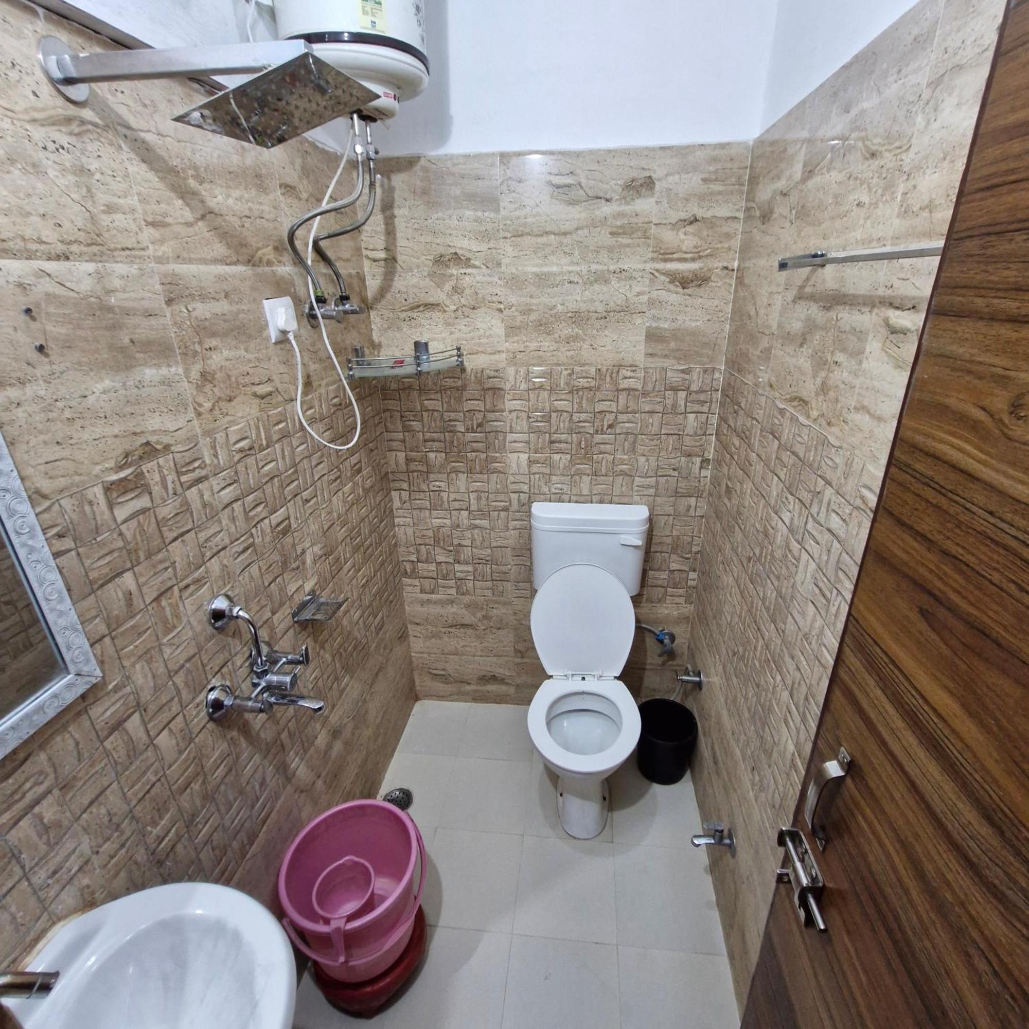 Saatvik Homestay カトラ エクステリア 写真