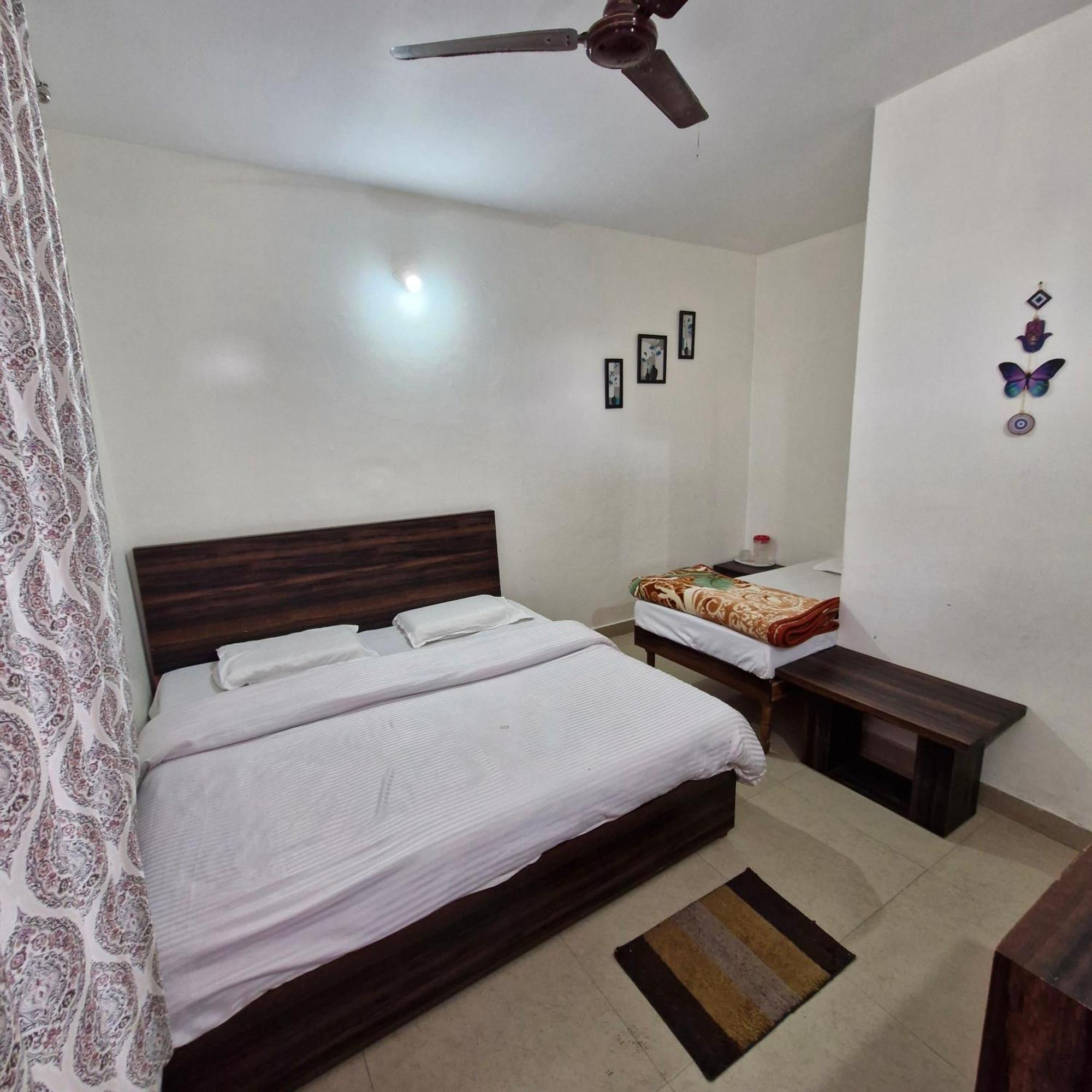 Saatvik Homestay カトラ エクステリア 写真