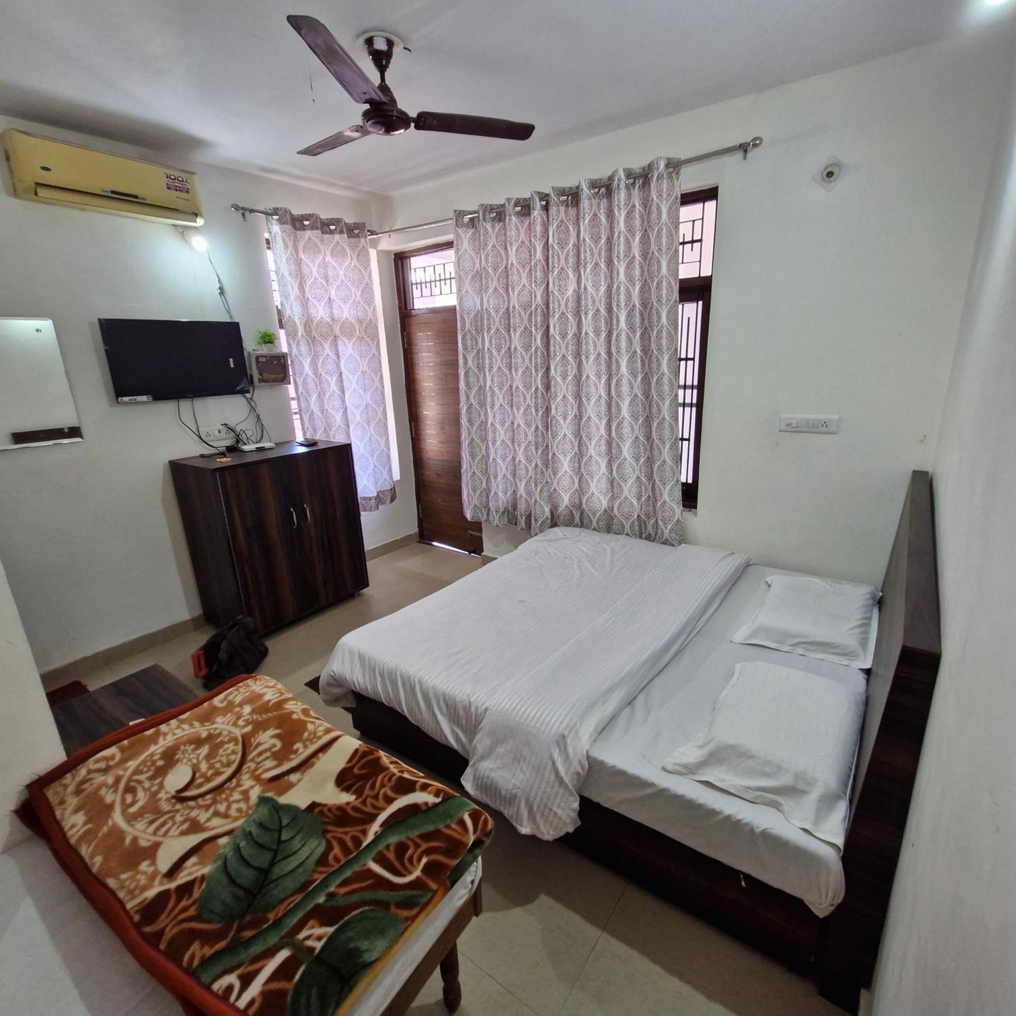 Saatvik Homestay カトラ エクステリア 写真