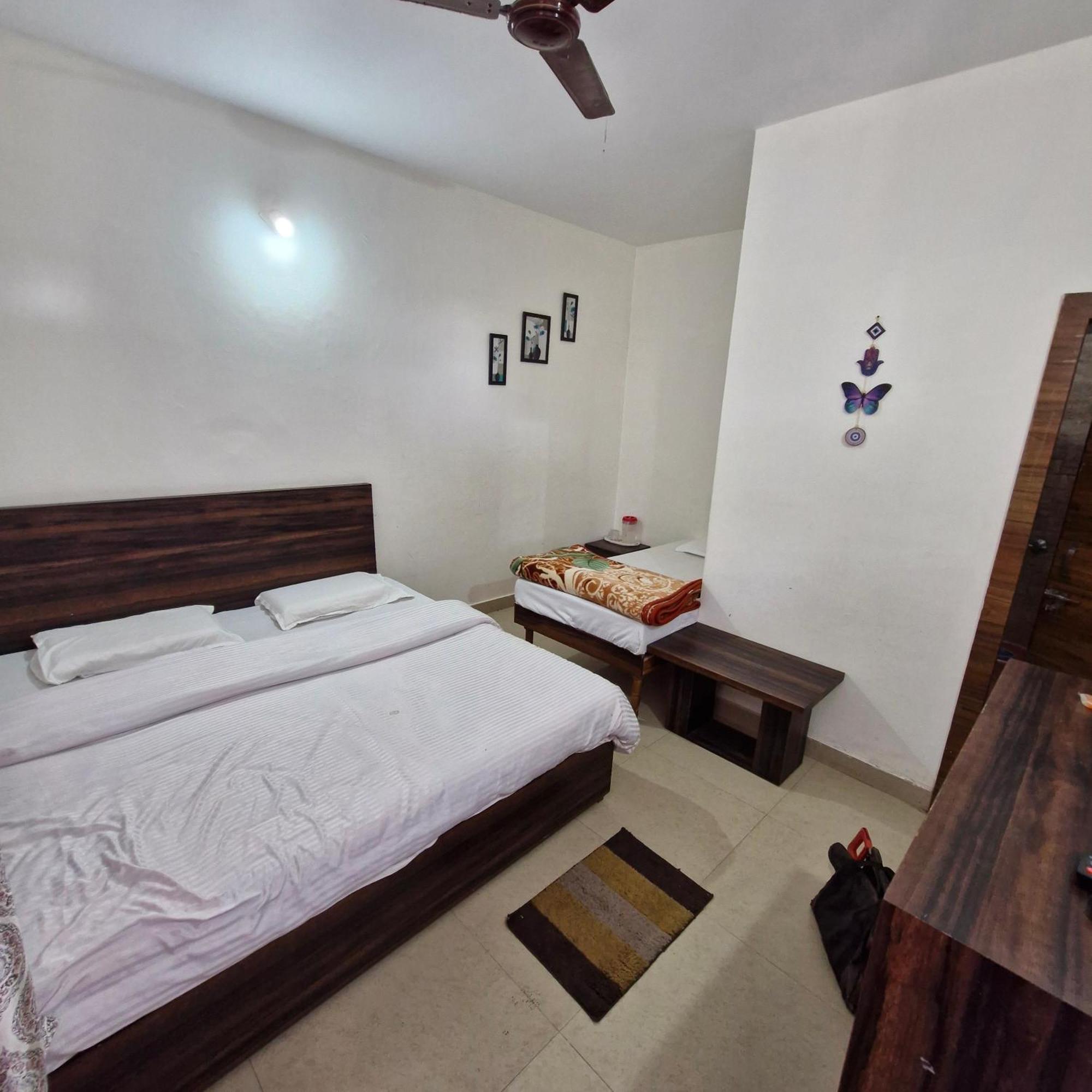 Saatvik Homestay カトラ エクステリア 写真