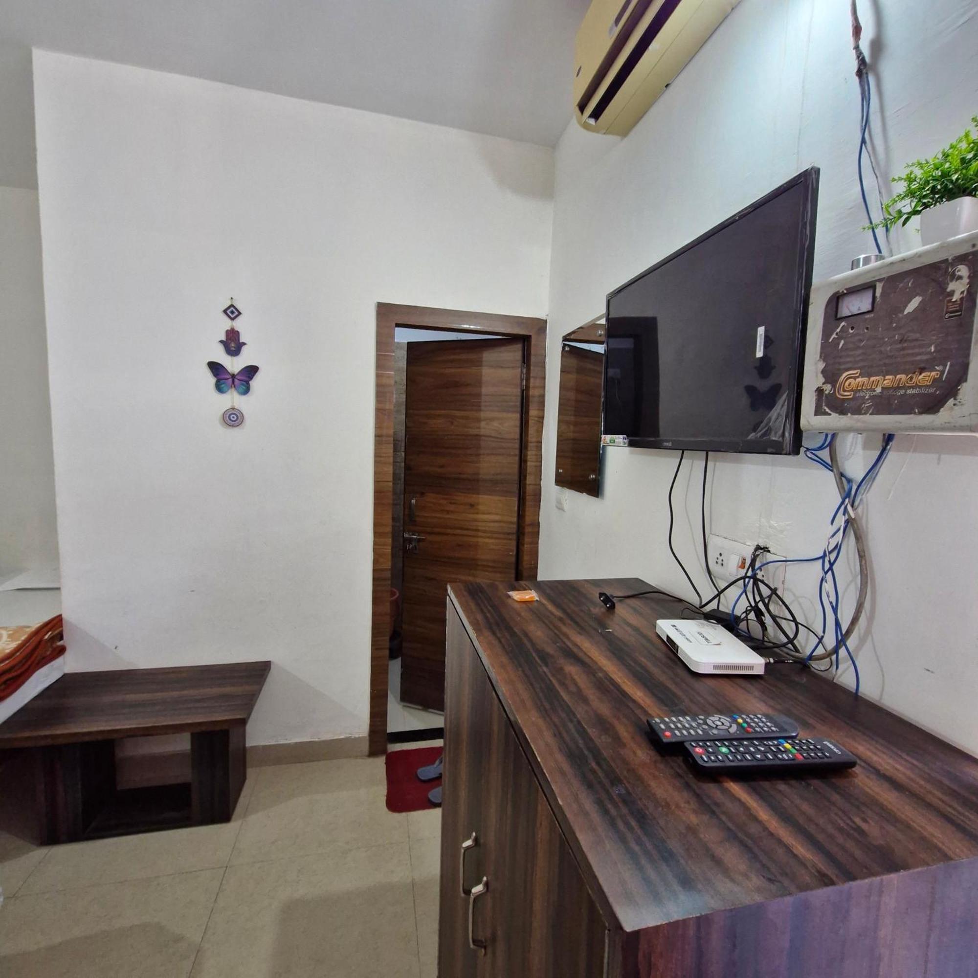 Saatvik Homestay カトラ エクステリア 写真