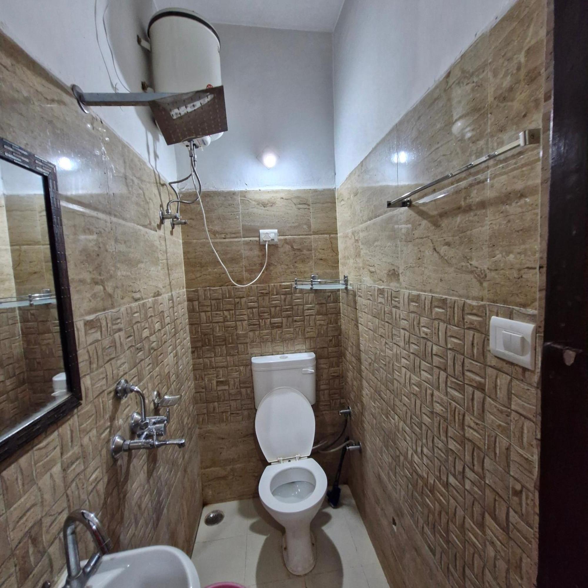 Saatvik Homestay カトラ エクステリア 写真