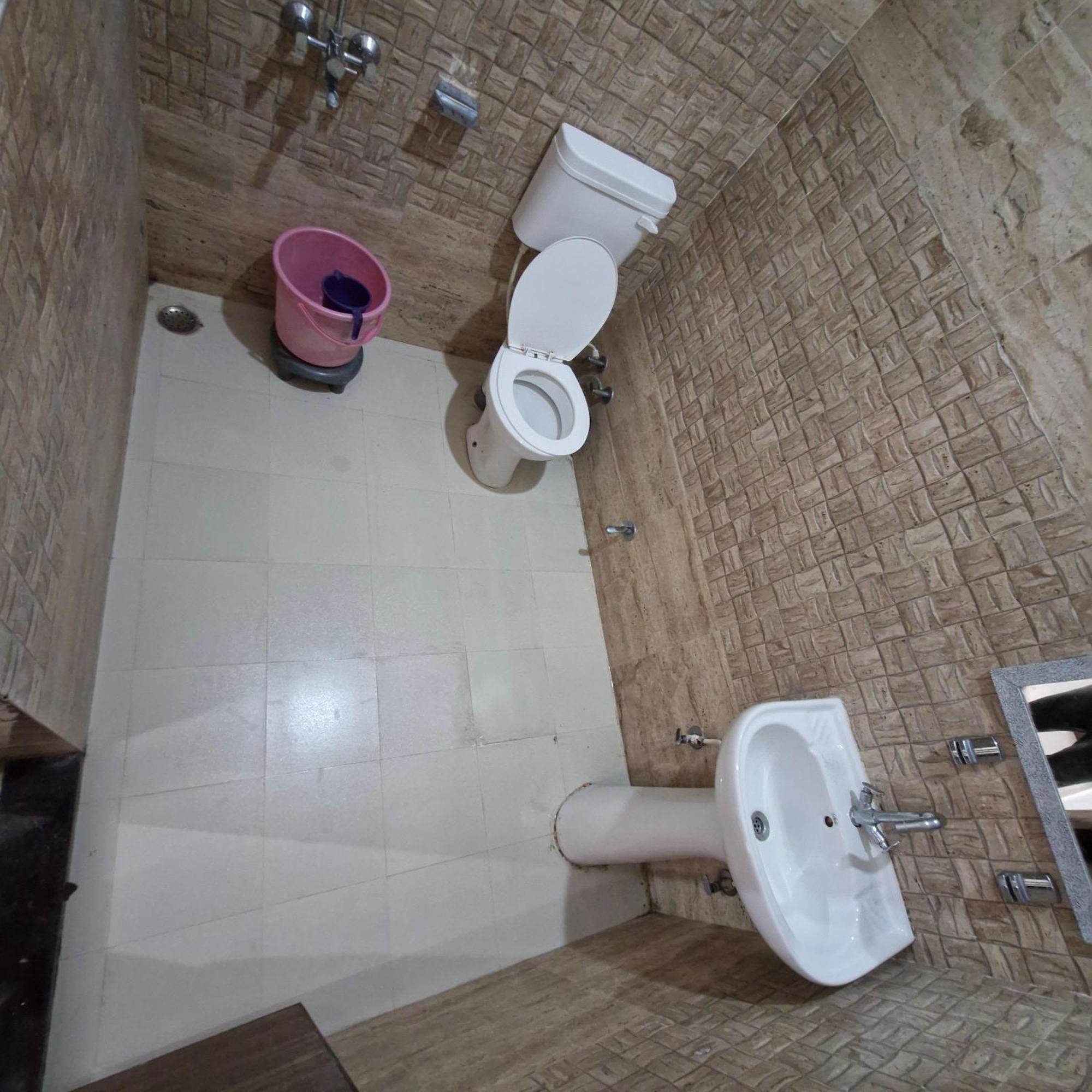Saatvik Homestay カトラ エクステリア 写真